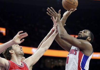 Drummond lanza ante Pau Gasol.