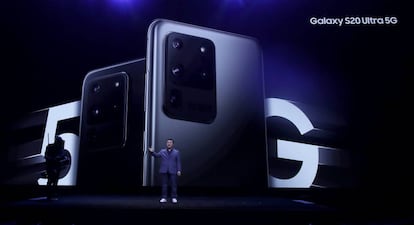 TM Roh, presidente de la división de móviles de Samsung, presenta el Galaxy S20 Ultra 5G.r