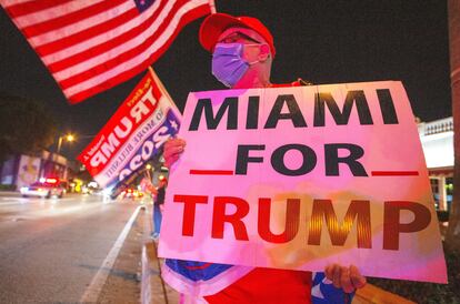 Apoiador de Donald Trump em Miami, na Flórida, nesta terça-feira (3).