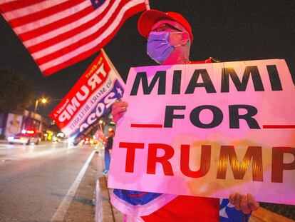 Apoiador de Donald Trump em Miami, na Flórida, nesta terça-feira (3).