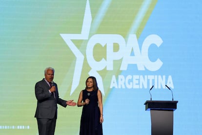 Matt y Mercedes Schlapp pronuncian unas palabras de bienvenida Conferencia de Accin Poltica Conservadora en Buenos Aires.