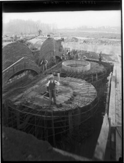 Construcció de la Central Elèctrica de Pedret.