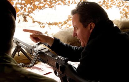 David Cameron supervisa unos ejercicios militares