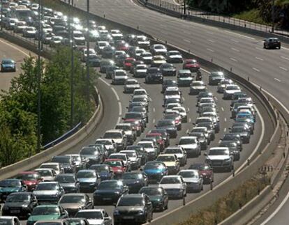 Las carreteras de salida de Madrid (en la imagen, la A-6, dirección A Coruña) concentrarán la mayoría del tráfico.