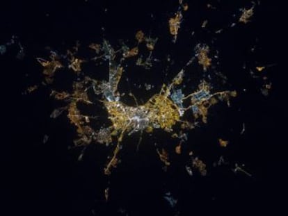 Investigadores de la Universidad Complutense de Madrid quieren concienciar del impacto de la luz artificial con el proyecto ‘Cities at Night’