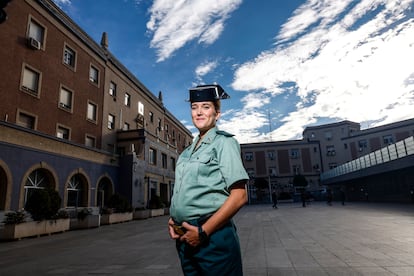 Miranda María Cortés, la guardia civil número uno de su promoción, en el Cuartel General de la Guardia Civil en Madrid.