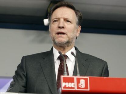 El secretario de Organización del PSOE, Marcelino Iglesias, durante la rueda de prensa tras la reunión de la Ejecutiva.