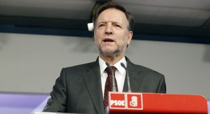 El secretario de Organización del PSOE, Marcelino Iglesias, durante la rueda de prensa tras la reunión de la Ejecutiva.