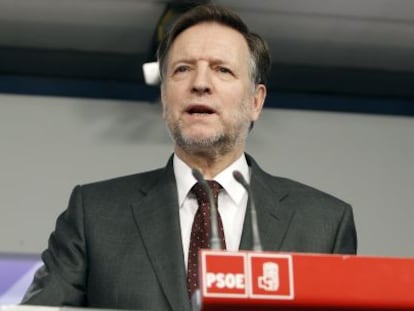 El secretario de Organización del PSOE, Marcelino Iglesias, durante la rueda de prensa tras la reunión de la Ejecutiva.