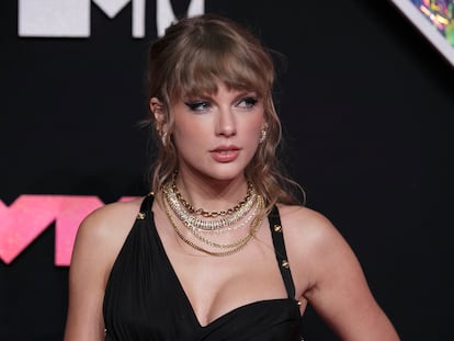 La cantante estadounidense Taylor Swift, elegida persona del año por la revista 'Time', en la alfombra roja de los MTV Video Music Awards, en Newark (EE UU), en septiembre de este año.
