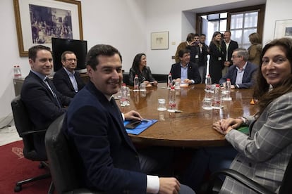 Los equipos negociadores de PP y Ciudadanos, el pasado lunes.