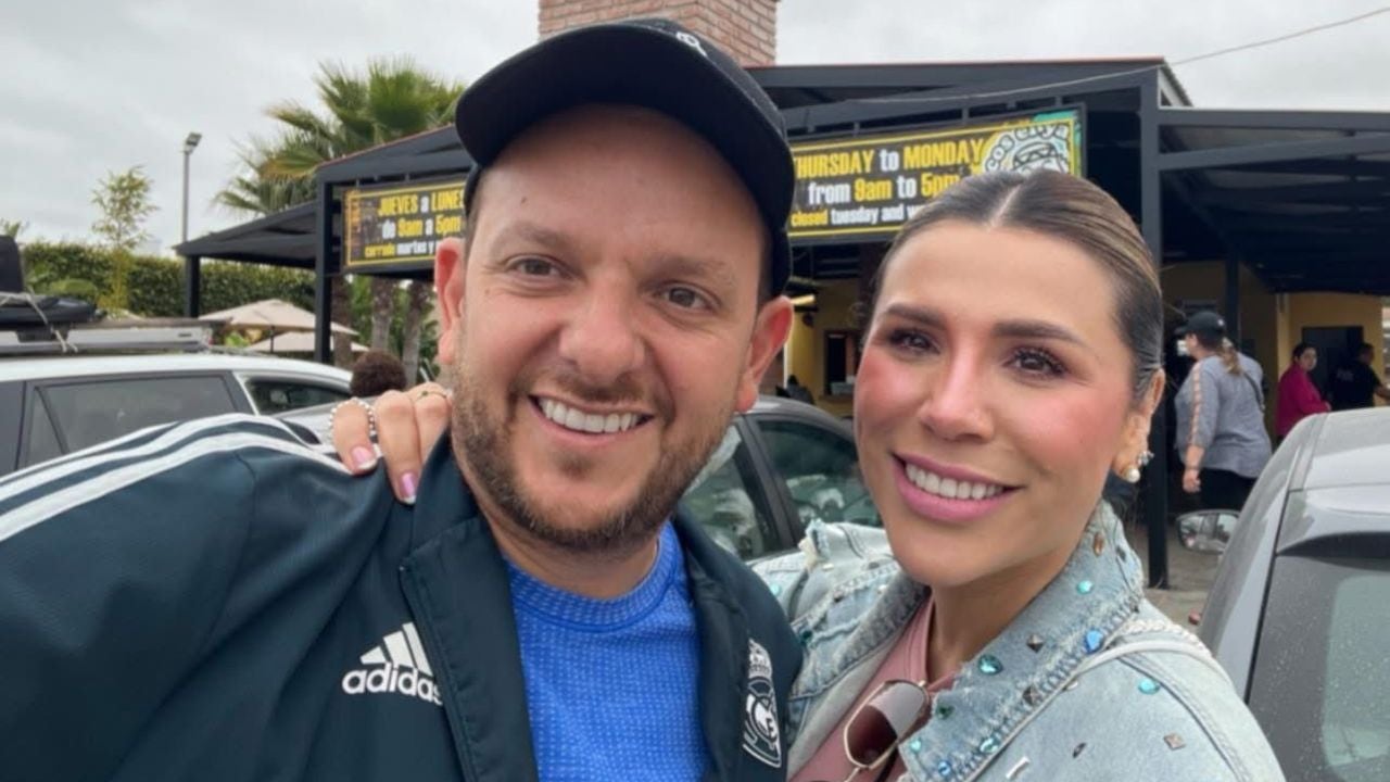 La gobernadora Marina del Pilar Ávila Olmeda y su esposo, Carlos Torres Torres, en una selfi tomada de sus redes sociales.
