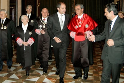 Camps (en el centro), con los miembros del Consejo Jurídico Consultivo valenciano en 2005.