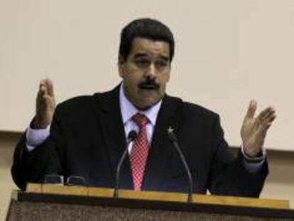 El presidente de Venezuela, Nicolás Maduro decretó días no laborables el jueves y viernes próximos, lo que sumado al sábado y domingo y a los festivos legales por carnaval, el lunes y martes próximo, dan los seis días que Fedecámaras añade a los de actividades restringidas o suspendidas por las manifestaciones que se repiten este mes en contra del Gobierno. EFE/Archivo
