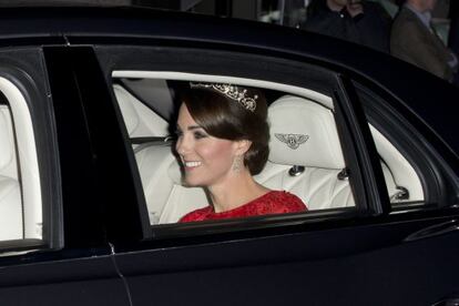Catalina llegando a Buckingham Palace.