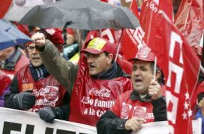 Los trabajadores de Coca-Cola durante una manifestación. EFE/Archivo