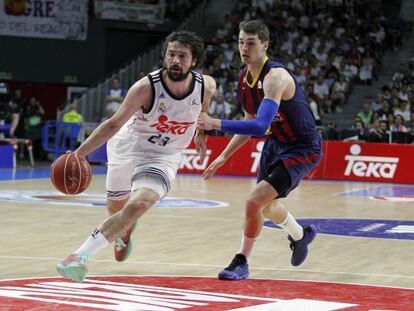 El Real Madrid y el Barcelona se enfrentan en la Euroliga de baloncesto