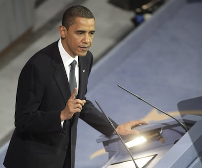 Barack Obama habla en la ceremonia del Premio Nobel de la Paz, celebrada en el Ayuntamiento de Oslo, el 10 de diciembre de 2009.