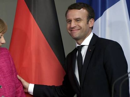 El presidente franc&eacute;s, Emmanuel Macron, y la canciller alemana Angela Merkel, este lunes en Berl&iacute;n.