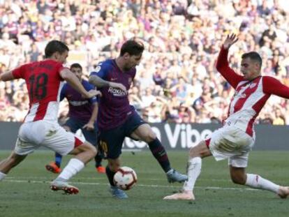 El Barcelona, que empató ante el Athletic, no supo qué hacer con la pelota mientras el 10 se quedó en el banquillo