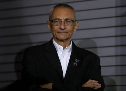 El jefe de campa&ntilde;a de Hillary Clinton, John Podesta