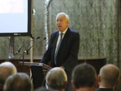 El ministro español de Asuntos Exteriores, José Manuel García-Margallo, pronuncia un discurso durante la presentación de la "Marca España" en la embajada española, en París, Francia, el 17 de septiembre del 2013.