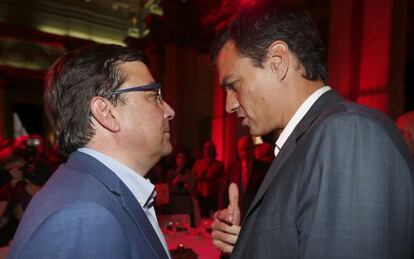 Pedro Sánchez, con Guillermo Fernández Vara en Madrid.
