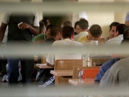 Presos en el comedor de la cárcel de Aranjuez.