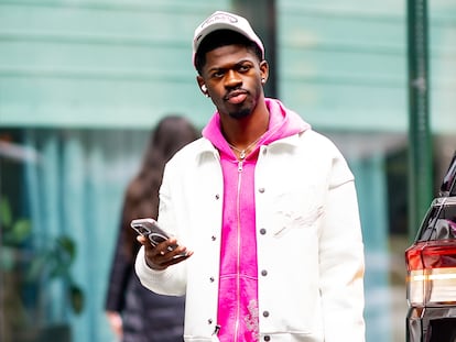 Lil Nas X, el 28 de marzo de 2025, caminando por las calles de Nueva York (Estados Unidos).