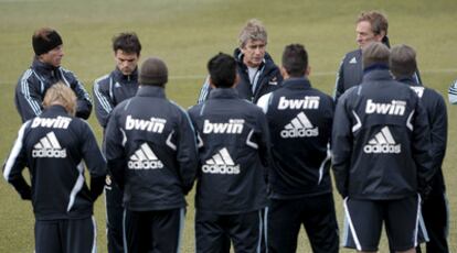 Pellegrini, esta mañana con los jugadores del Madrid