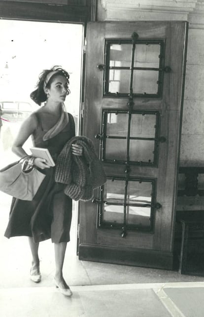 Liz Taylor entrando al hotel en 1959, tras el rodaje de 'De repente el último verano'.