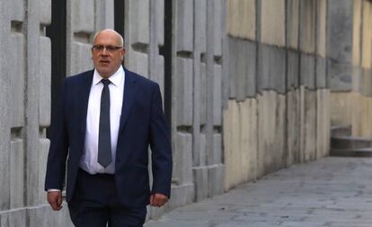 El exconseller Jordi Baiget i Cantons entrando en el Tribunal Supremo.  