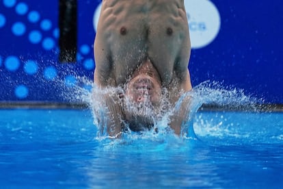 Chawanwat Juntaphadawon, del equipo tailandés, durante los preliminares de trampolín 3 metros durante el Mundial de Deportes Acuáticos, este jueves.