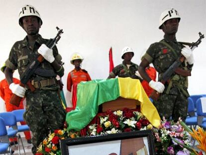Honras fúnebres por el jefe del Ejército de Guinea-Bissau, Batiste Tagme na Waje, asesinado el pasado 2 de marzo.
