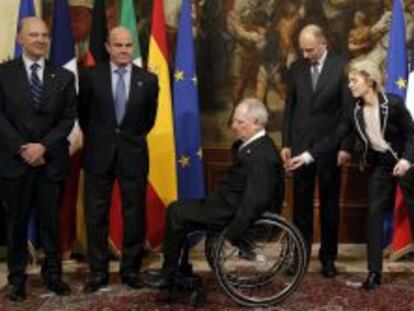 El ministro franc&eacute;s de Finanzas, Pierre Moscovici; el ministro espa&ntilde;ol de Econom&iacute;a, Luis de Guindos Jurado; el ministro alem&aacute;n de Finanzas, Wolfgang Scha&uuml;ble; el primer ministro italiano, Enrico Letta; y la ministra alemana de Trabajo, &Uacute;rsula von der Leyen