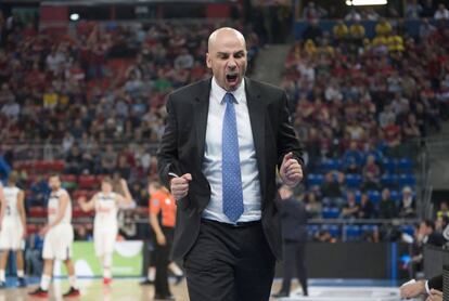 Joan Peñarroya, se lamenta durante el partido