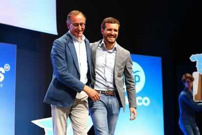 Pablo Casado y Alfonso Alonso, en la clausura de la convención del PP vasco.