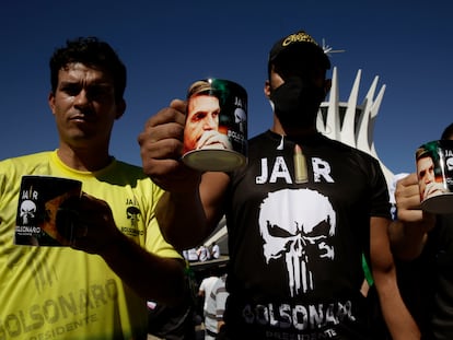 Seguidores de Jair Bolsonaro, expresidente de Brasil, durante la pandemia de la covid-19, en Brasilia.