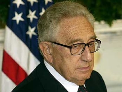 Kissinger, el miércoles, durante el anuncio de la creación de la comisión del 11-S, que él preside.