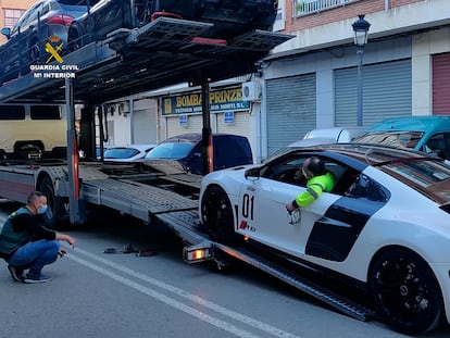 Algunos de los vehículos incautados al presunto estafador detenido en Valencia.