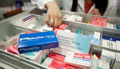 Medicamentos gen&eacute;ricos en una farmacia de Granada.