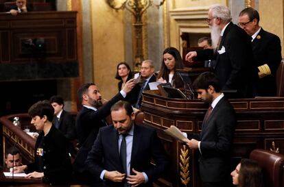 Vox leader Santiago Abascal hands his vote over to Agustín Javier Zamarrón in Spain’s lower house, the Congress of Deputies.