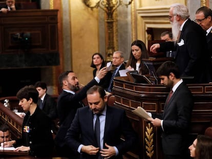 Vox leader Santiago Abascal hands his vote over to Agustín Javier Zamarrón in Spain’s lower house, the Congress of Deputies.