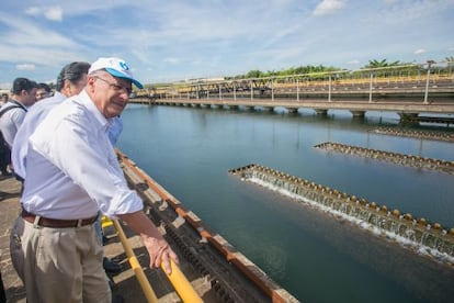 Alckmin inspeciona obra da Sabesp no Alto Tiet&ecirc;.