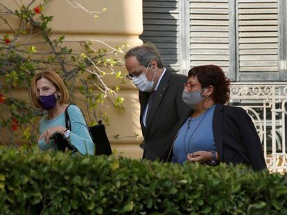 L'expresident de la Generalitat Quim Tora amb l'expresidenta del Parlament Carme Forcadell i l'exconsellera Dolors Bassa.