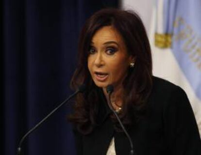 En la imagen un registro de la presidenta de Argentina, Cristina Fernández, quien dijo que esta política de desendeudamiento garantiza al país "independencia" en el marco de la crisis global. EFE/Archivo