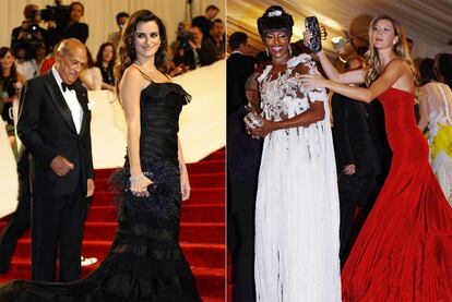 Penélope Cruz, acompañada del diseñador Óscar de la Renta y, a la derecha, Naomi Campbell con Gisele Bündchen.