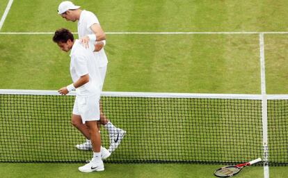Isner y Mahut, en Wimbledon 2010, tras el partido más largo de la historia