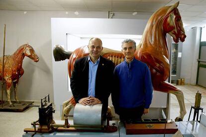 Pedro Luis Lorenzo, decano de Veterinaria, y Joaquín Sánchez de Lollano, director del Museo.