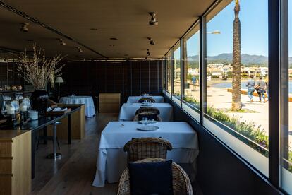 La sala del restaurante Miramar en el municipio de Llançà (Girona).